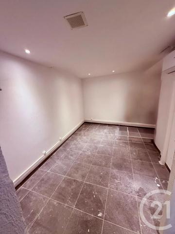 à vendre  47,14 m 2   TOULON  - 83