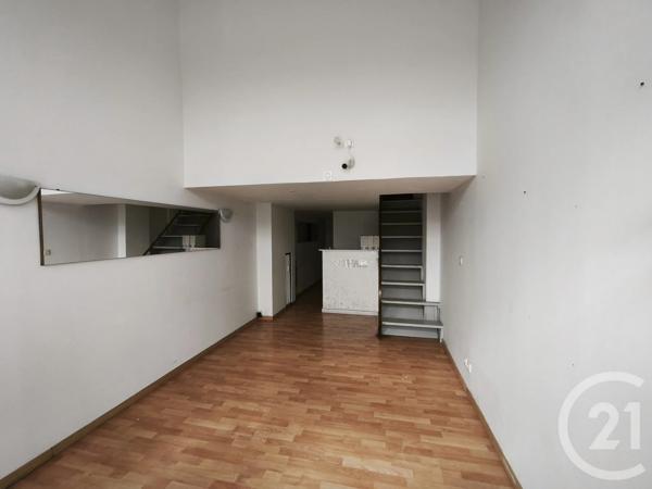 à vendre  47,14 m 2   TOULON  - 83