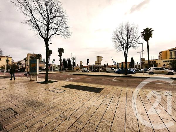 à vendre  47,14 m 2   TOULON  - 83