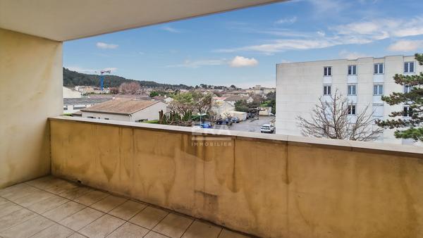 CHATEAURENARD - Appartement T3 2 chambres, terrasse et parking sécurisé