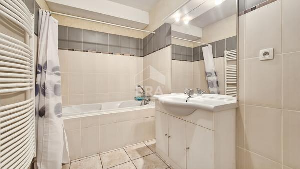 CHATEAURENARD - Appartement T3 2 chambres, terrasse et parking sécurisé