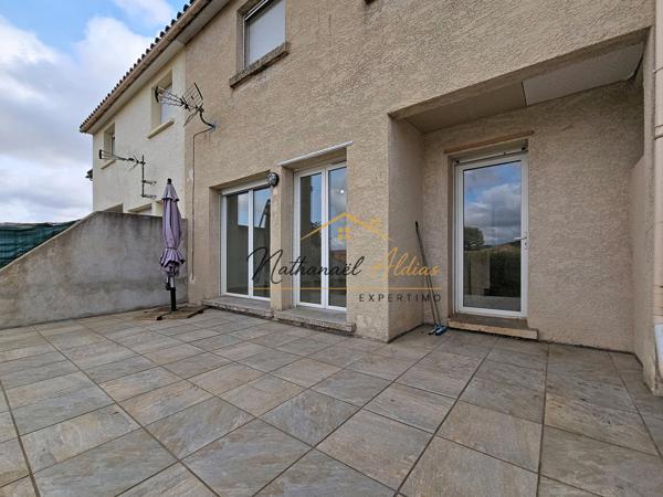 Maison récente avec garage et jardin