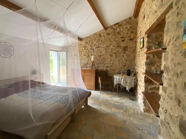 Maison ancienne de caractère de 172m² habitable avec dépendances à Faye L'Abbesse