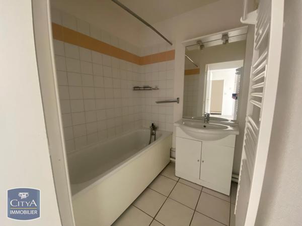 Appartement à louer 2 pièces 47.57m² Valenciennes (59300)