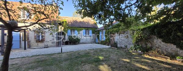 Voulton – Hameau de Bohaire (77560) 10 min de Provins

Amoureux de l’authenticité, du charme de l’ancien et des propriétés ayant une véritable âme, cette maison ne vous laissera pas indifférent.

Dès votre arrivée, vous serez séduits par l’environnement bucolique et préservé. La propriété se découvre au bout d’un chemin, avec une mare, un espace de stationnement et un magnifique jardin d’environ 4 000 m², agrémenté de remarquables arbres centenaires qui confèrent au lieu une atmosphère unique.

Datée de 1733, cette maison de caractère d’environ 190 m² a conservé de nombreux éléments authentiques qui font tout son charme.

✨ Une maison pleine de caractère

Au rez-de-chaussée, vous découvrirez une grande pièce de vie chaleureuse et conviviale, sublimée par de belles tomettes anciennes et un superbe plafond cathédrale dès l'entrée, offrant volume et luminosité.


La cuisine ouverte, à la fois fonctionnelle et élégante, est équipée avec de l’électroménager Bosch et dispose notamment d’un îlot central avec cave intégrée, idéal pour recevoir famille et amis.

La maison offre 3 chambres, ainsi que différents espaces permettant d’imaginer une vie familiale confortable ou un projet mêlant habitation et activité.

🏠 Une dépendance aux multiples possibilités

Une belle dépendance d’environ 46 m² complète la propriété. Elle comprend deux chambres et offre de nombreuses possibilités : espace pour recevoir, logement indépendant, bureau, activité professionnelle ou projet locatif, selon vos envies. Possibilité d'agrandir la dépendance.

La propriété dispose également d’une dépendance atelier, parfaite pour les passionnés de bricolage, d’artisanat ou pour du stockage.

À l’extérieur, vous profiterez d’une agréable terrasse d’environ 28 m², ouverte sur le jardin et son environnement verdoyant.

🌳 Un cadre rare et préservé

Le terrain d’environ 4 000 m² constitue l’un des véritables atouts de cette propriété. Les arbres centenaires, les espaces naturels et la mare créent un cadre paisible, à l’abri des regards.

Les + :

- Maison de caractère datant de 1733
- Environ 190 m² habitables
- 3 chambres dans la maison
- 2 chambres supplémentaires dans une dépendance de 46 m²
- Grande pièce de vie ouverte sur la cuisine
-Une entré avec plafond cathédrale
- Tomettes anciennes
- Cuisine équipée Bosch avec îlot et cave intégrée
- Terrasse de 28 m²
- Terrain d’environ 4 000 m²
- Arbres centenaires
- Mare
- Parking
- Dépendance atelier
- Double vitrage
- Pompe à chaleur
- Fosse septique

Une propriété rare, idéale pour les amoureux des belles demeures anciennes à la recherche d’un cadre de vie paisible, de charme et d’authenticité.

📍 Voulton – Hameau de Bohaire (77560)

Une maison qui ne se raconte pas seulement… elle se découvre.