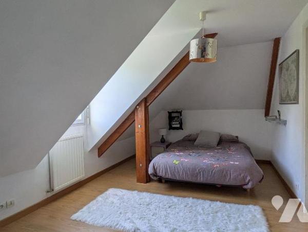 À découvrir entre Guichen et Guignen, cette maison familiale de 125 m², construite en 1999, est...