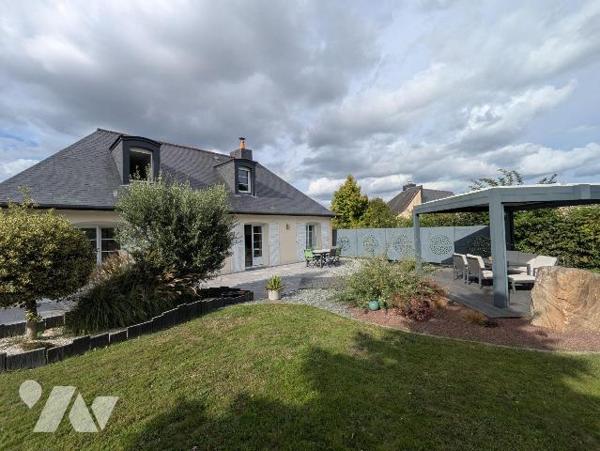 À découvrir entre Guichen et Guignen, cette maison familiale de 125 m², construite en 1999, est...