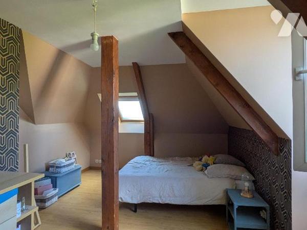 À découvrir entre Guichen et Guignen, cette maison familiale de 125 m², construite en 1999, est...