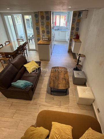 En Hypercentre de Valence d Agen, venez visiter cette jolie maison bien aménagée.
Vous disposez d une belle pièce de vie avec véranda ouverte sur un charmant jardin avec sa dépendance, 
À l étage, deux jolies chambres, une salle d eau.
Un petit garage vient compléter ce bien.
Idéal pour investissement locatif ou pour habitation principale.