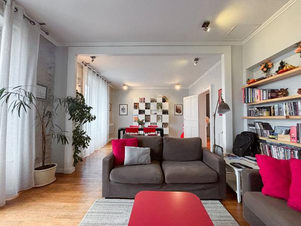 Appartement Angers 4 pièces, place du lycée, hyper centre, 2 chambres, cave, charme de l'ancien