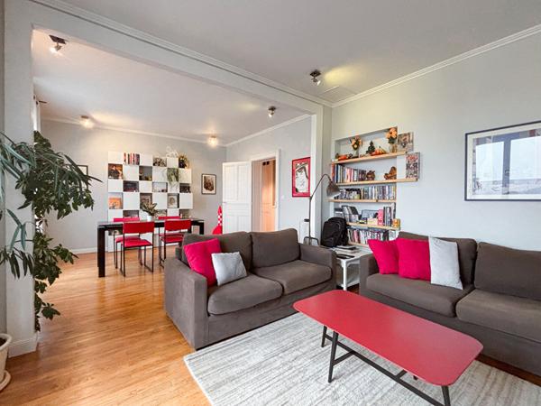 Appartement Angers 4 pièces, place du lycée, hyper centre, 2 chambres, cave, charme de l'ancien