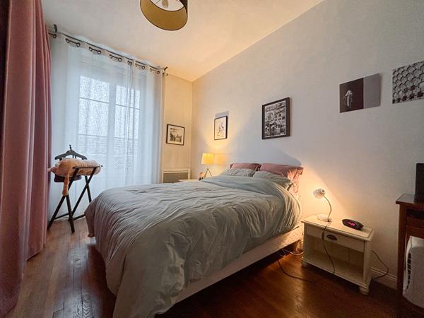 Appartement Angers 4 pièces, place du lycée, hyper centre, 2 chambres, cave, charme de l'ancien