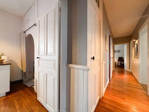 Appartement Angers 4 pièces, place du lycée, hyper centre, 2 chambres, cave, charme de l'ancien