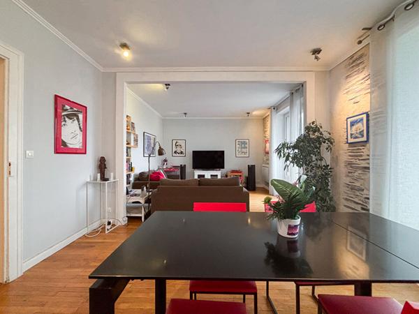 Appartement Angers 4 pièces, place du lycée, hyper centre, 2 chambres, cave, charme de l'ancien