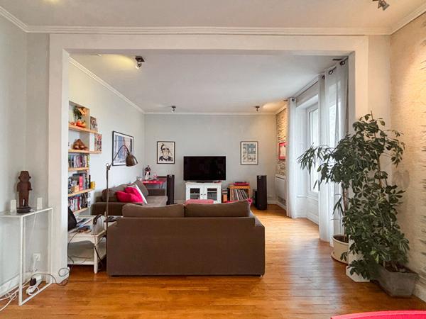 Appartement Angers 4 pièces, place du lycée, hyper centre, 2 chambres, cave, charme de l'ancien