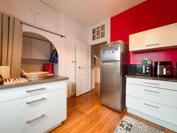 Appartement Angers 4 pièces, place du lycée, hyper centre, 2 chambres, cave, charme de l'ancien