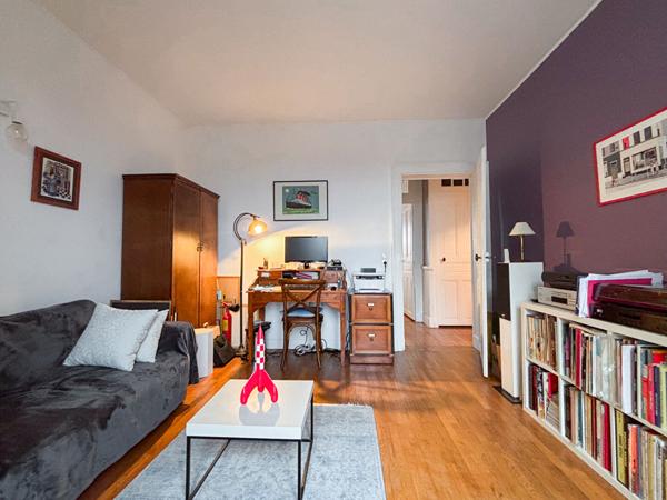 Appartement Angers 4 pièces, place du lycée, hyper centre, 2 chambres, cave, charme de l'ancien