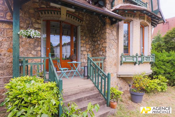 Maison 7 pièces à vendre à Maisons-Laffitte - 12 minutes gare 999 000 € - Référence  13702
