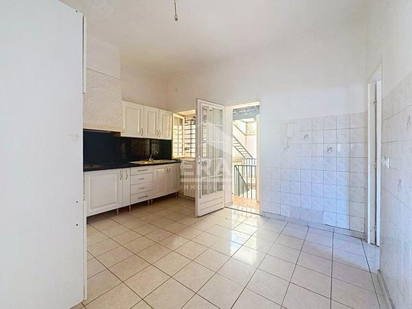 À vendre :  local commercial et appartement type 3 à Port-de-Bouc