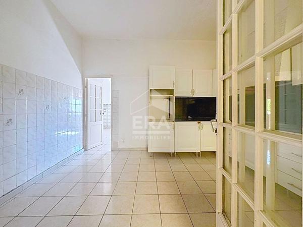 À vendre :  local commercial et appartement type 3 à Port-de-Bouc