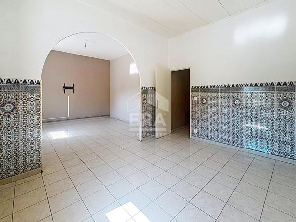 À vendre :  local commercial et appartement type 3 à Port-de-Bouc