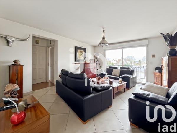Appartement 3 pièces de 56 m² à Noisy-le-Grand (93160)