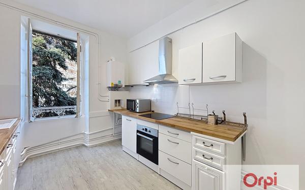 Appartement à louer    3 pièces • 125,65 m2 Montluçon