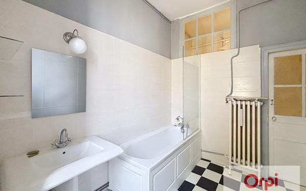 Appartement à louer    3 pièces • 125,65 m2 Montluçon