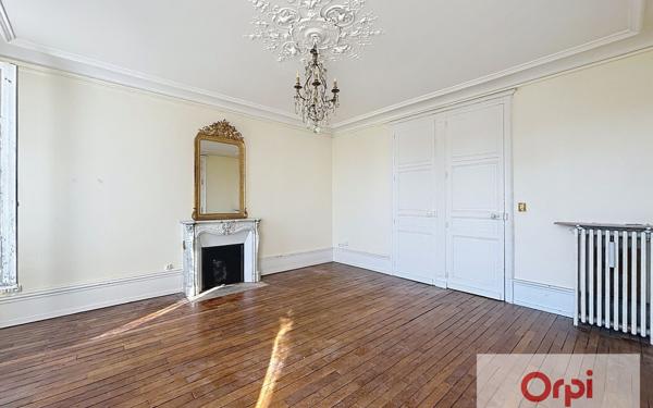 Appartement à louer    3 pièces • 125,65 m2 Montluçon