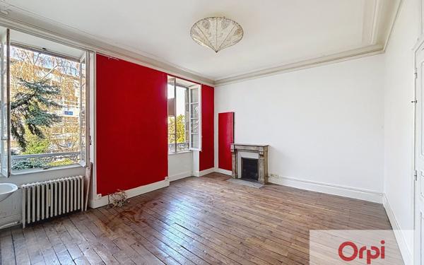 Appartement à louer    3 pièces • 125,65 m2 Montluçon