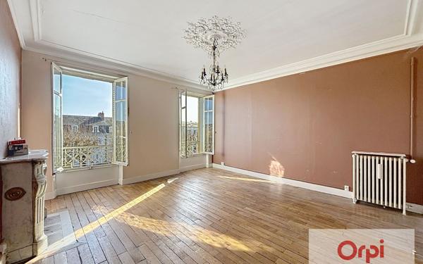 Appartement à louer    3 pièces • 125,65 m2 Montluçon