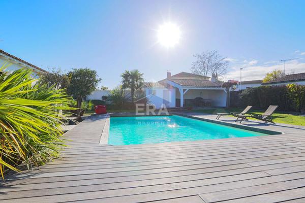 Maison  de plain pied, 5 chambres, garage, piscine.