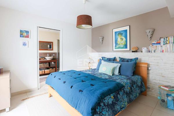 Maison  de plain pied, 5 chambres, garage, piscine.