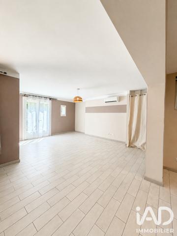 Maison à vendre 11 pièces 245 m² Eyguières