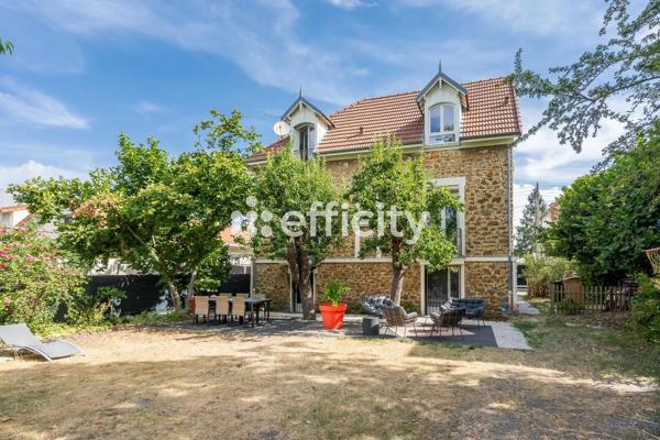 Maison
         4 pièces
        - 145 m² Exclusivité 520 000 € *