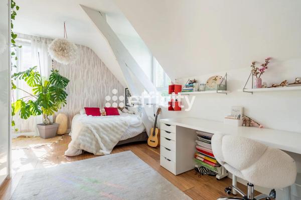 Maison
         4 pièces
        - 145 m² Exclusivité 520 000 € *