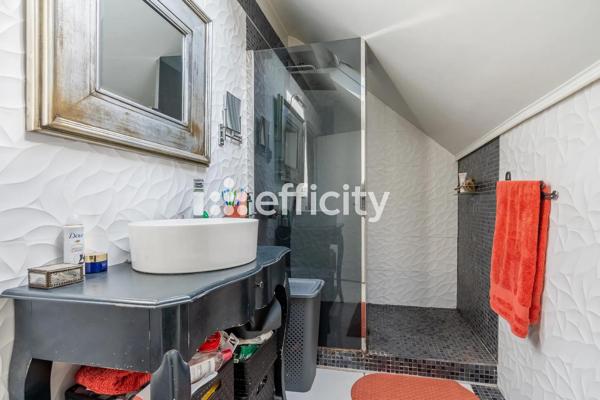 Maison
         4 pièces
        - 145 m² Exclusivité 520 000 € *