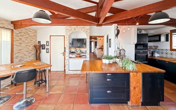 Maison à vendre    5 pièces • 170 m2 Saint-Martin-du-Var