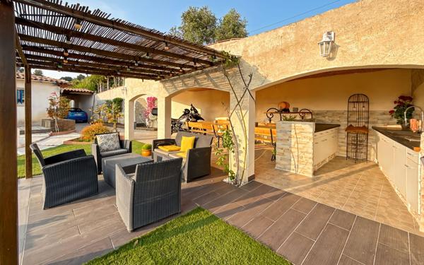 Maison à vendre    5 pièces • 170 m2 Saint-Martin-du-Var