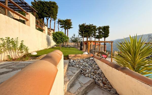 Maison à vendre    5 pièces • 170 m2 Saint-Martin-du-Var