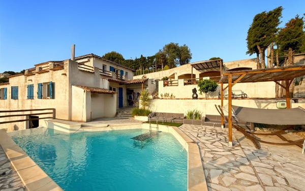 Maison à vendre    5 pièces • 170 m2 Saint-Martin-du-Var