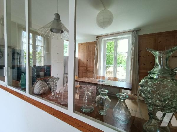 ARGENCES : Maison de Maître et Bâtisse  sur  7000m² de terrain bordé d'une rivière.