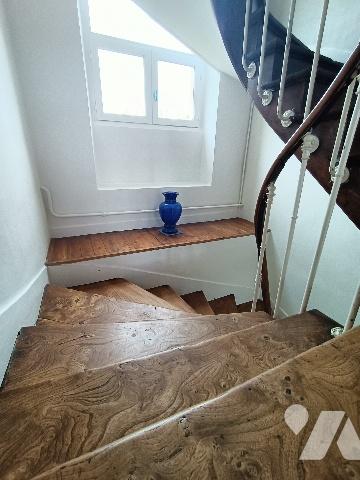 ARGENCES : Maison de Maître et Bâtisse  sur  7000m² de terrain bordé d'une rivière.