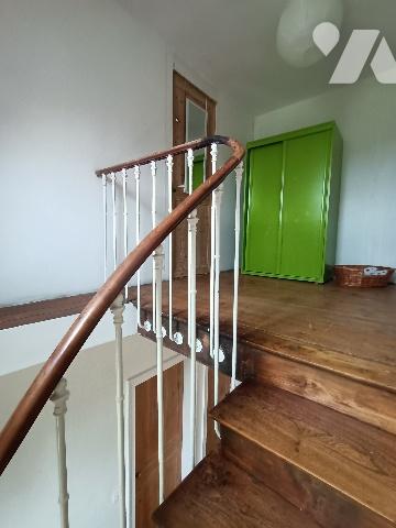 ARGENCES : Maison de Maître et Bâtisse  sur  7000m² de terrain bordé d'une rivière.