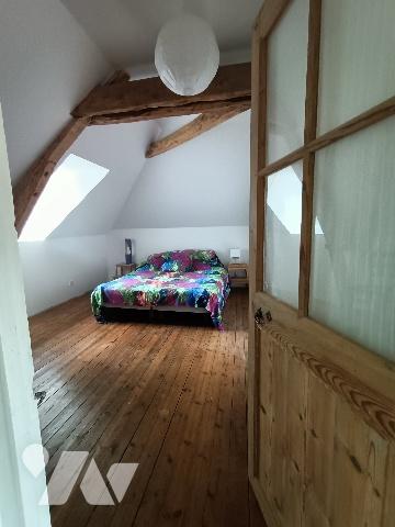 ARGENCES : Maison de Maître et Bâtisse  sur  7000m² de terrain bordé d'une rivière.