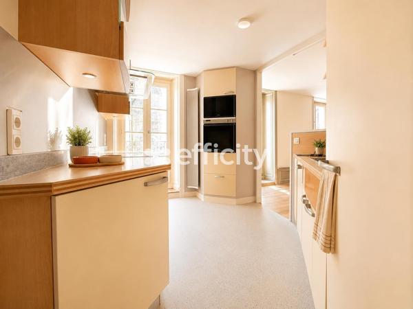 Appartement
         5 pièces
        - 112 m² Bien prestige 550 000 € *