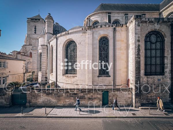 Appartement
         5 pièces
        - 112 m² Bien prestige 550 000 € *