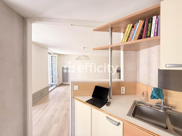 Appartement
         5 pièces
        - 112 m² Bien prestige 550 000 € *
