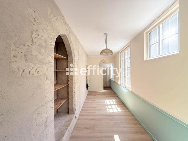 Appartement
         5 pièces
        - 112 m² Bien prestige 550 000 € *