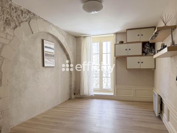 Appartement
         5 pièces
        - 112 m² Bien prestige 550 000 € *